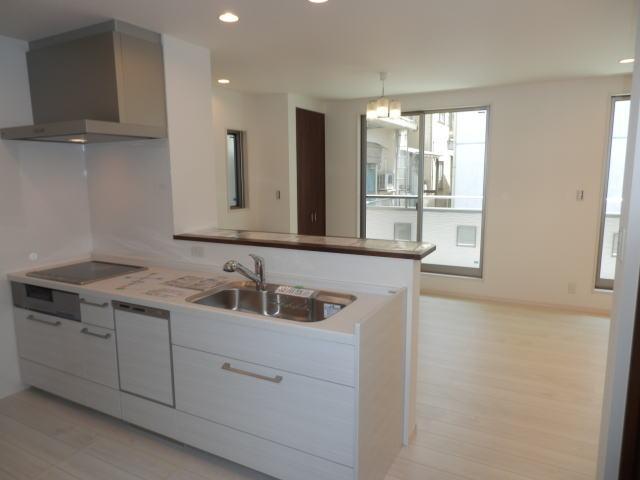 Living. Face-to-face is the kitchen. 