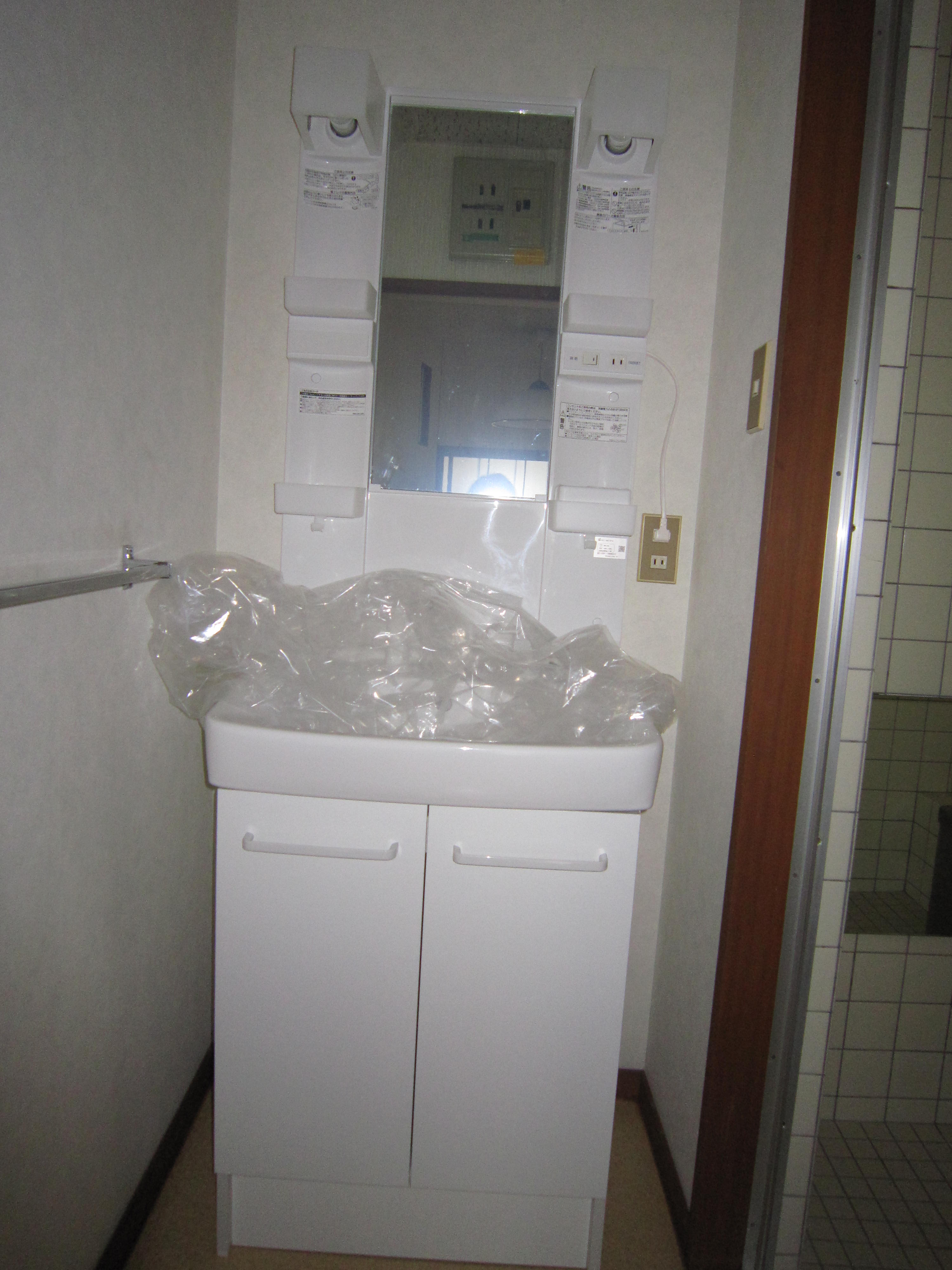 Washroom. Wash basin is a new article ☆