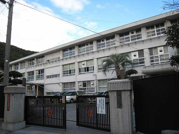 Primary school. Yokomichi to elementary school 350m
