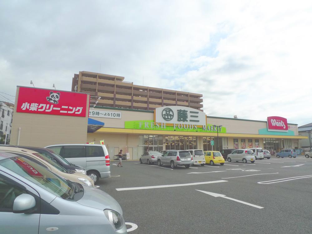 Supermarket. Fujisan ・ It wants to 400m