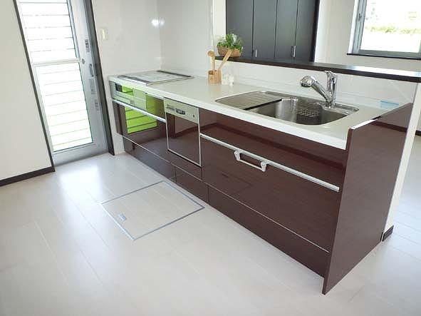 Same specifications photo (kitchen). Artificial marble counters strongly to heat and shock also, It is easy to clean. Also it comes with a dishwasher to help busy wife!
