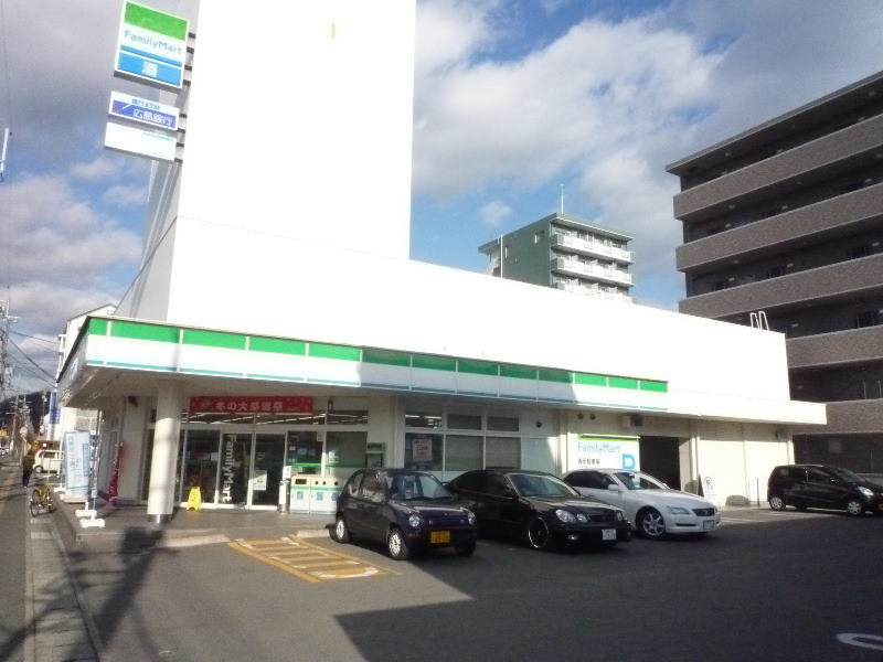 Convenience store. FamilyMart Hirokoshingai store up (convenience store) 416m