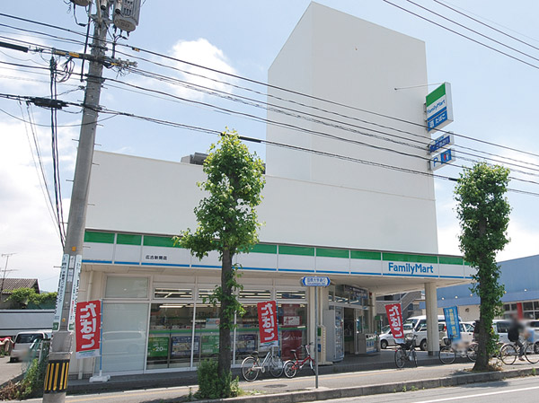 Surrounding environment. FamilyMart Hirokoshingai store (about 360m / A 5-minute walk)