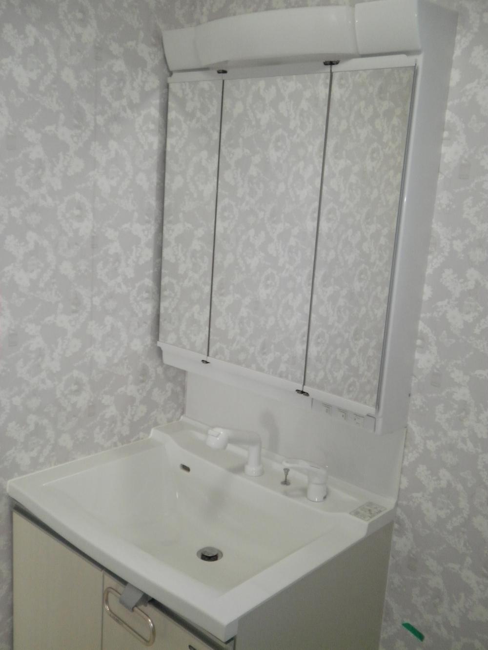 Wash basin, toilet. Indoor (11 May 2013) Shooting