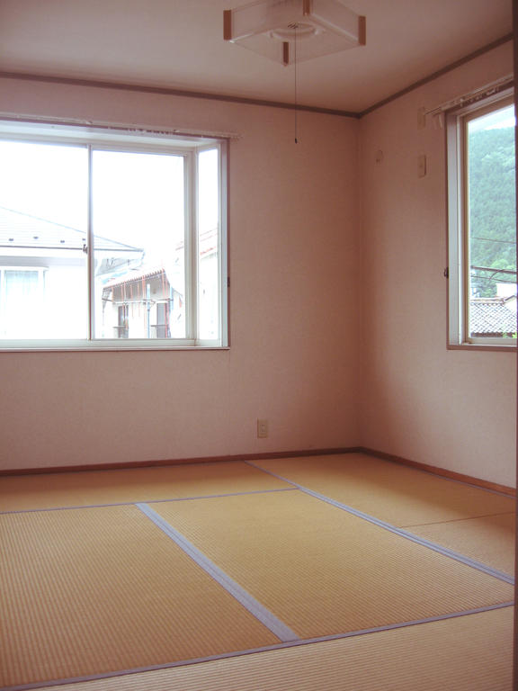Other room space. Japanese-style room is one room It will calm and there is a Japanese-style room