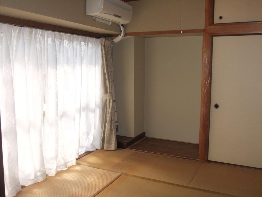 Non-living room. Japanese-style room 6 quires With alcove
