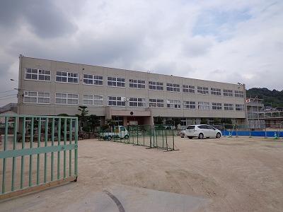 Junior high school. 1472m to Onomichi Municipal Yoshiwa junior high school