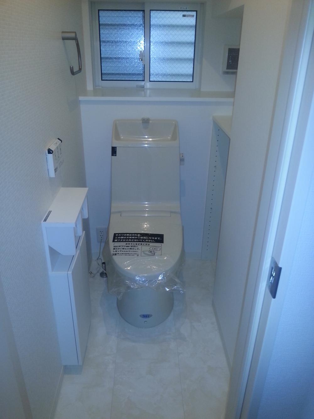 Toilet. Local (September 2013) Shooting