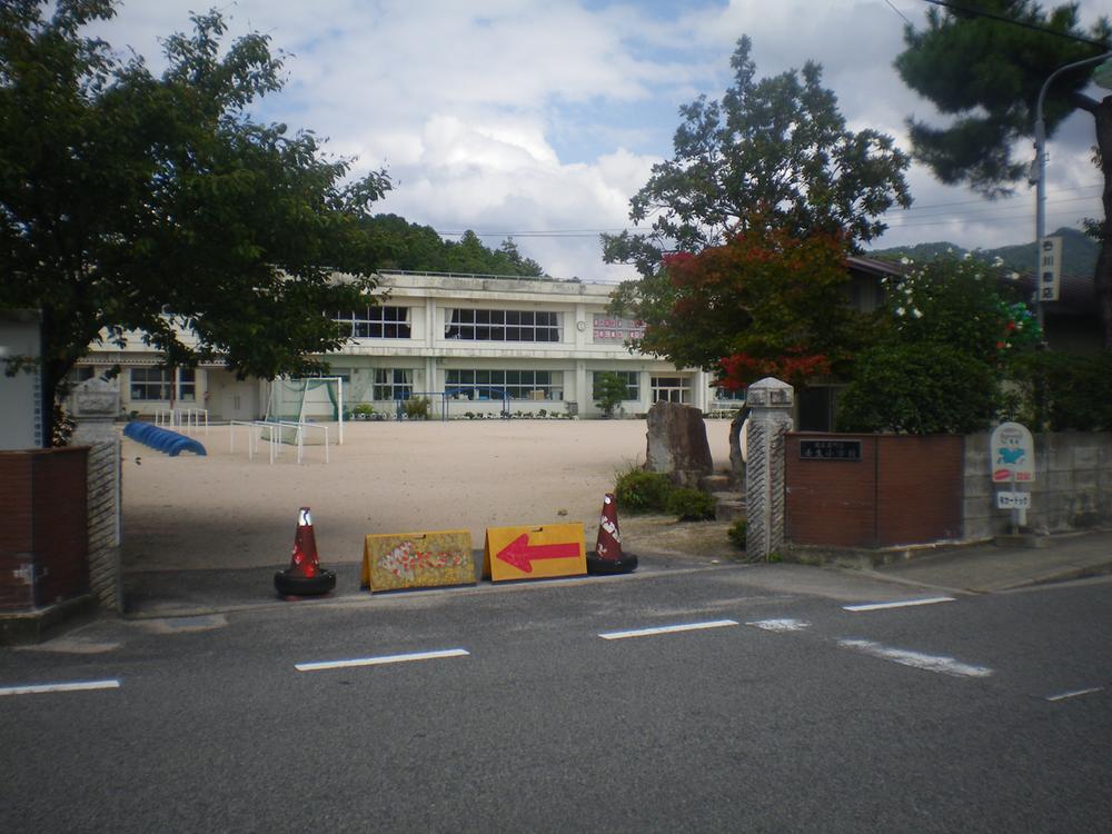 Primary school. Kitahiroshima Municipal Mibu to elementary school 126m