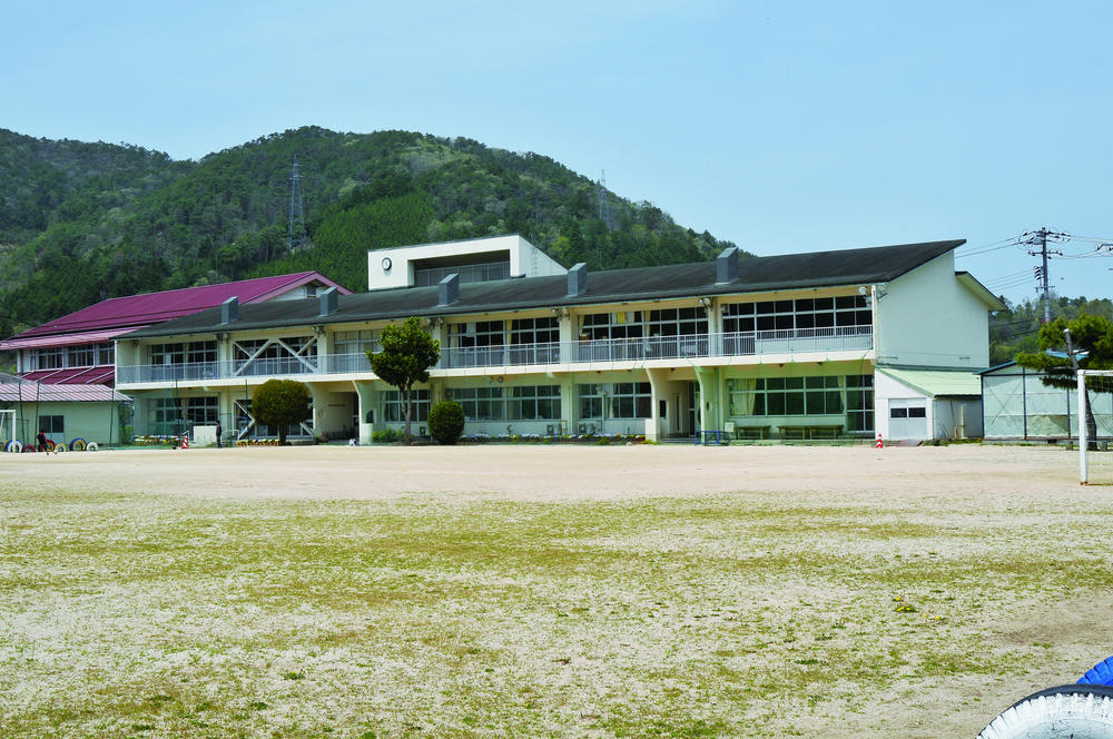 Primary school. Honchi elementary school