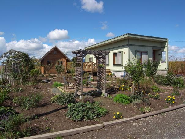 Local appearance photo. In addition to building, Minirogu House comes with. It is a one-story. 