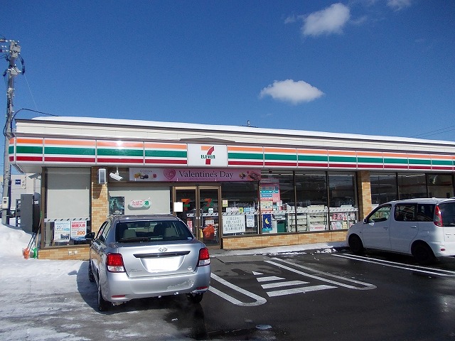 Convenience store. 550m to Seven-Eleven (convenience store)