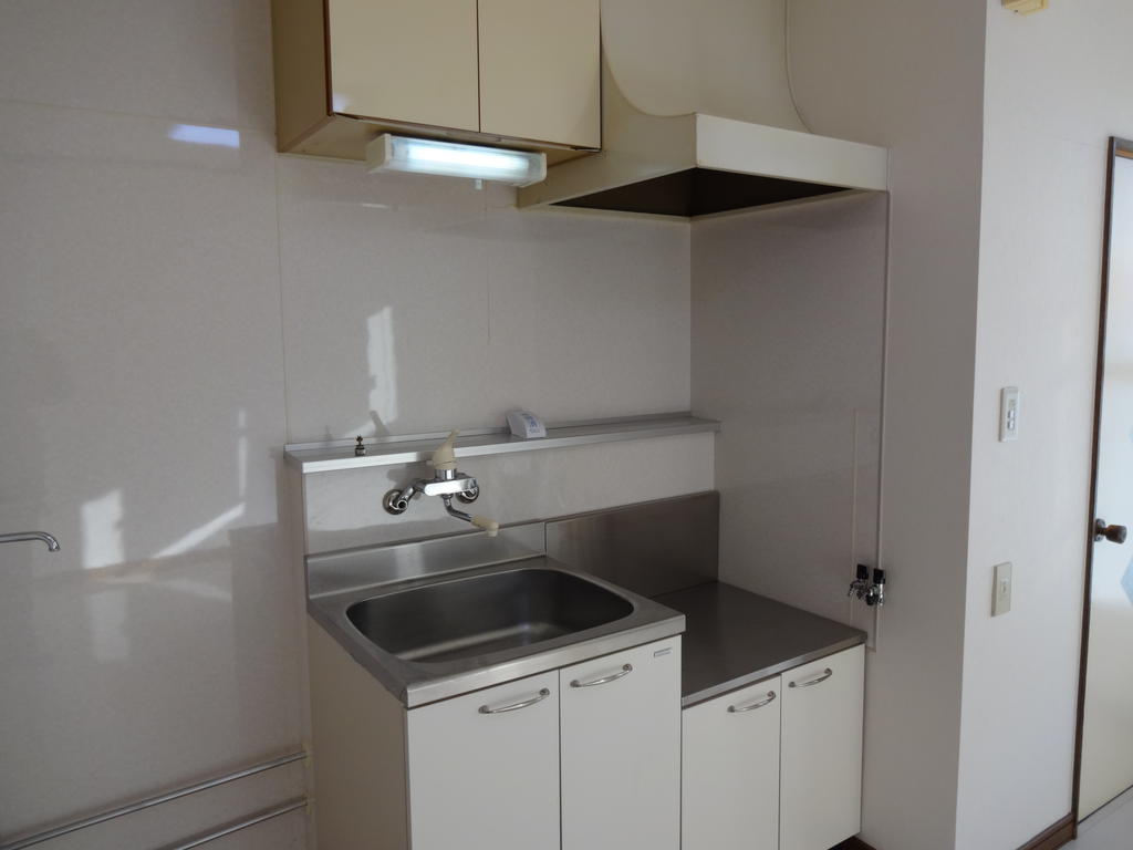 Kitchen. Compact and does not take the width kitchen ☆ 
