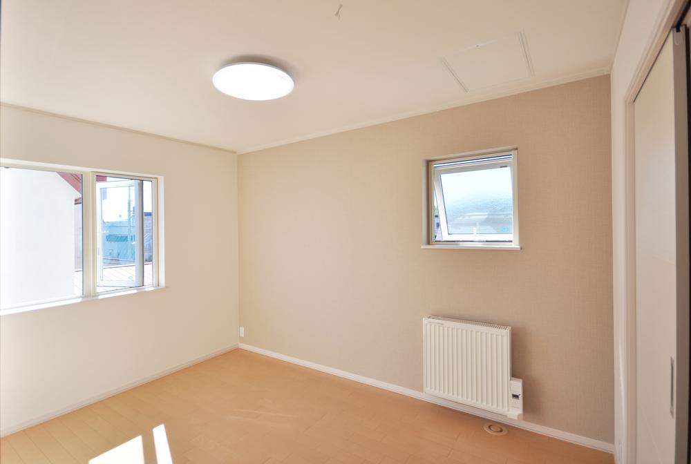 Non-living room. Children's room is to change the color of one wall to accent color