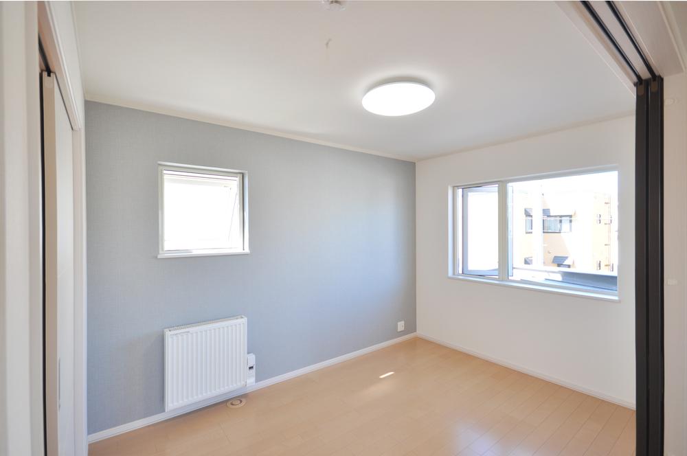 Non-living room. Children's room is to change the color of one wall to accent color