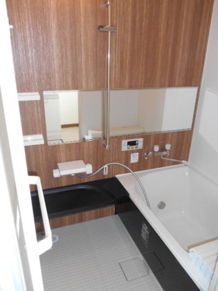 Bathroom.  ■ It established the unit bus ~ I was committed to accent panel ~