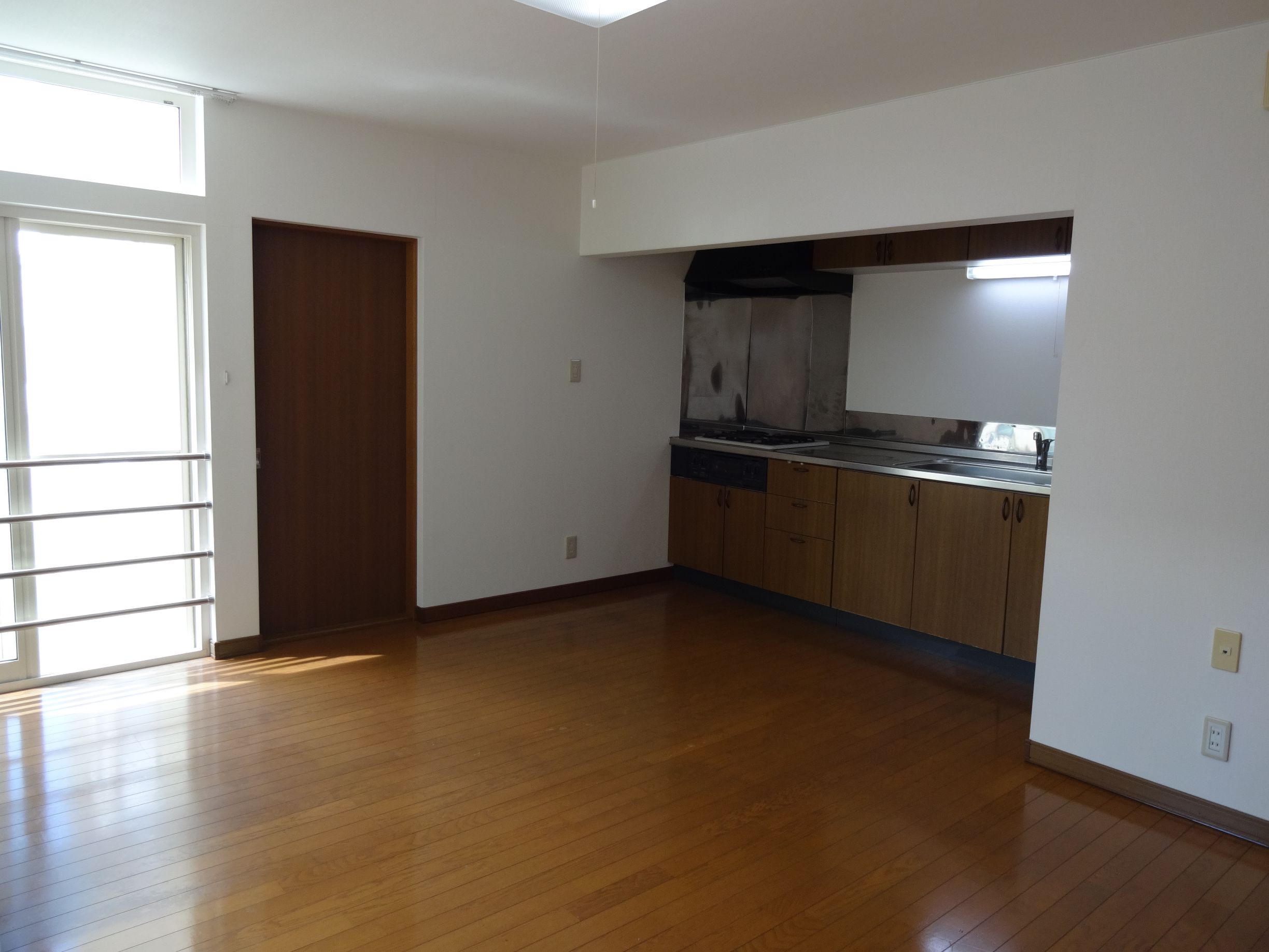 Living and room. Easily enter the sunshine, Bright room!