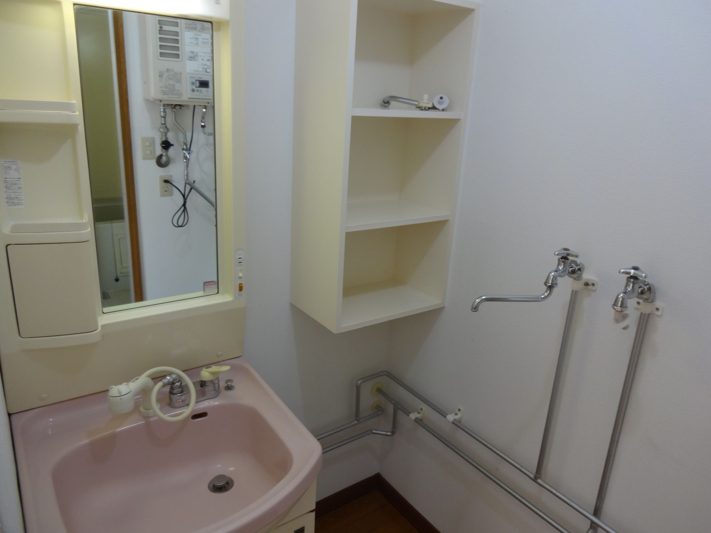 Washroom. Because there is a shelf next to the wash basin, Can you organize firm