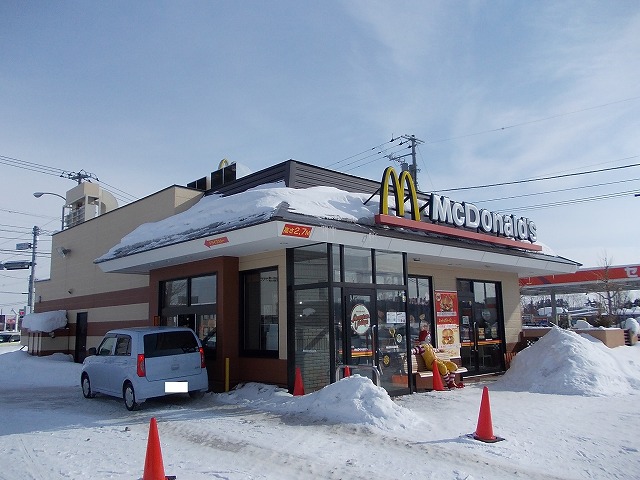 restaurant. 1300m to McDonald's (restaurant)