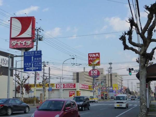 Streets around. 200m highway Article 1 through the landscape to the periphery of the city skyline