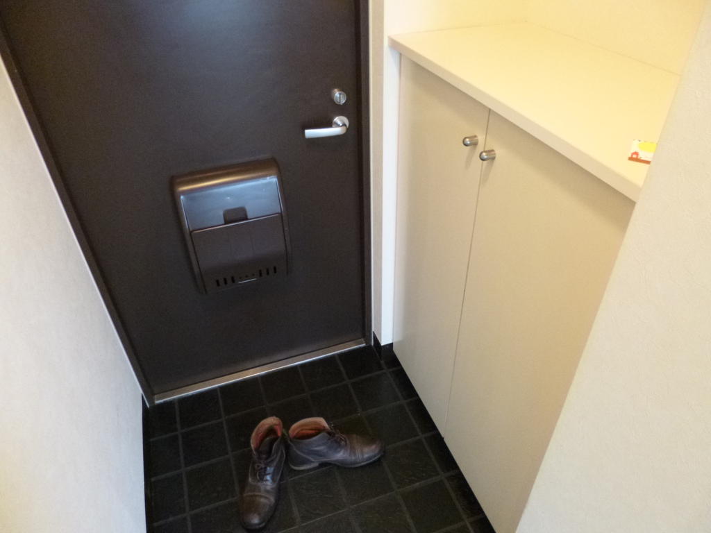 Entrance. Because there is a shoebox, Easy to organize shoes ☆