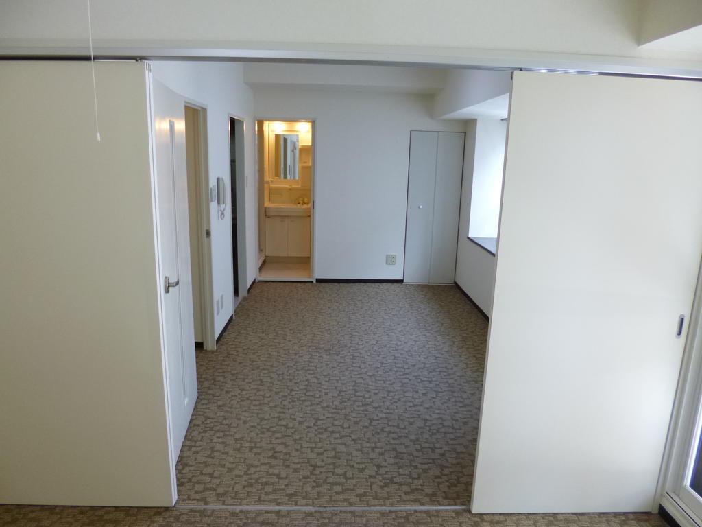 Other room space. It feels more widely opened the Western-style door!