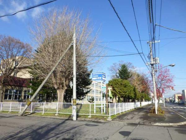 Junior high school. In 660m Kiyoshien until junior high school 660m walk 12 minutes