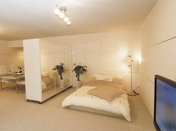 Living.  [Large Room] Personalize your such as providing a business room as well as living and bedroom (Model Room B1 type)