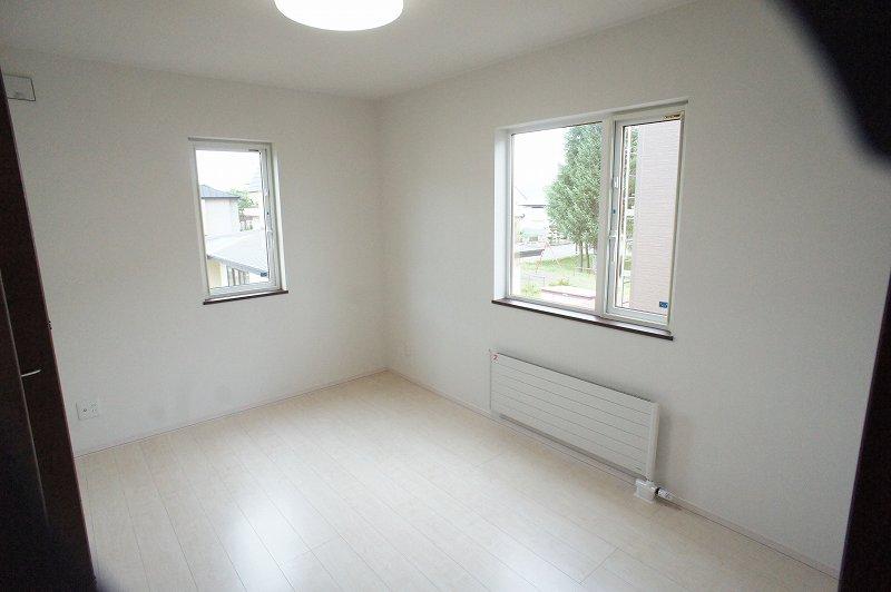 Non-living room. Local (07 May 2013) Shooting