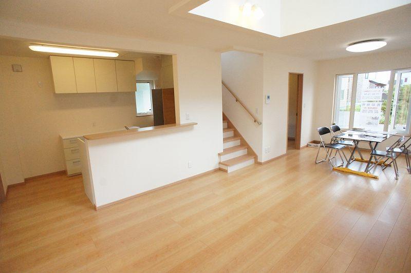 Living. Local (07 May 2013) Shooting