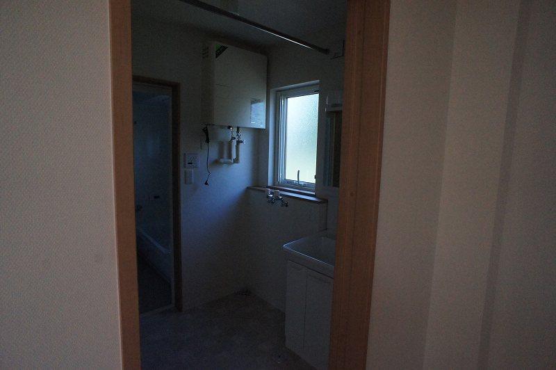 Wash basin, toilet. Local (07 May 2013) Shooting