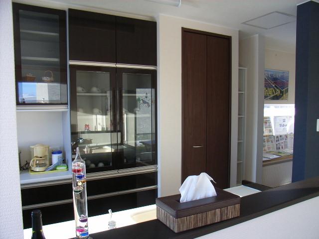 Receipt. Cupboard and storage of equipped is handy