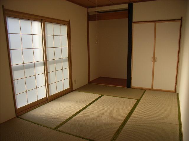 Non-living room. Living More Japanese-style