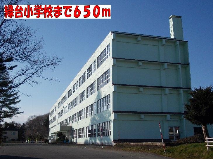 Primary school. 650m until the green elementary school (elementary school)