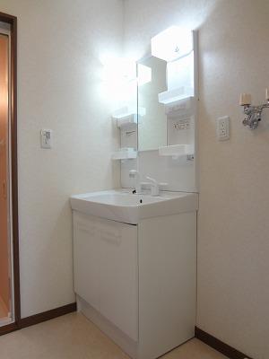 Wash basin, toilet