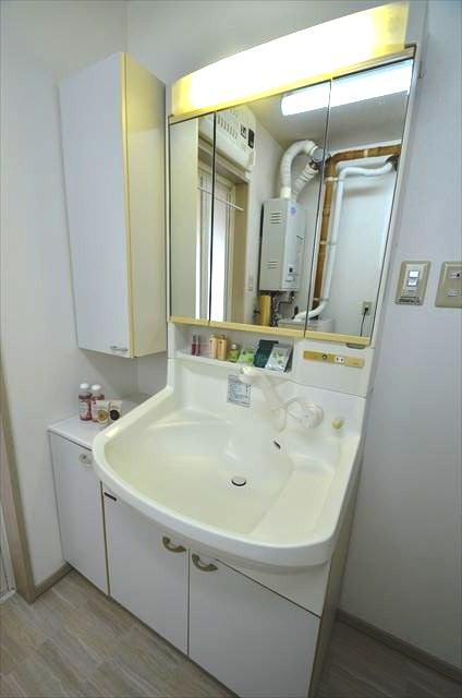 Wash basin, toilet