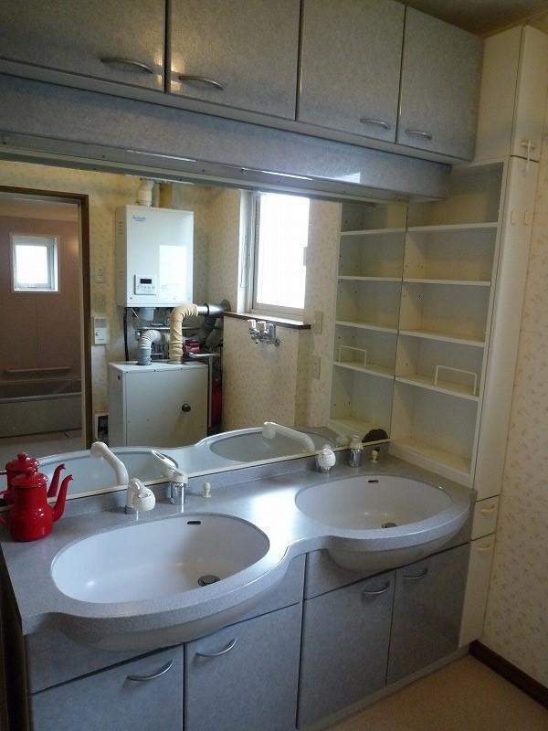 Wash basin, toilet