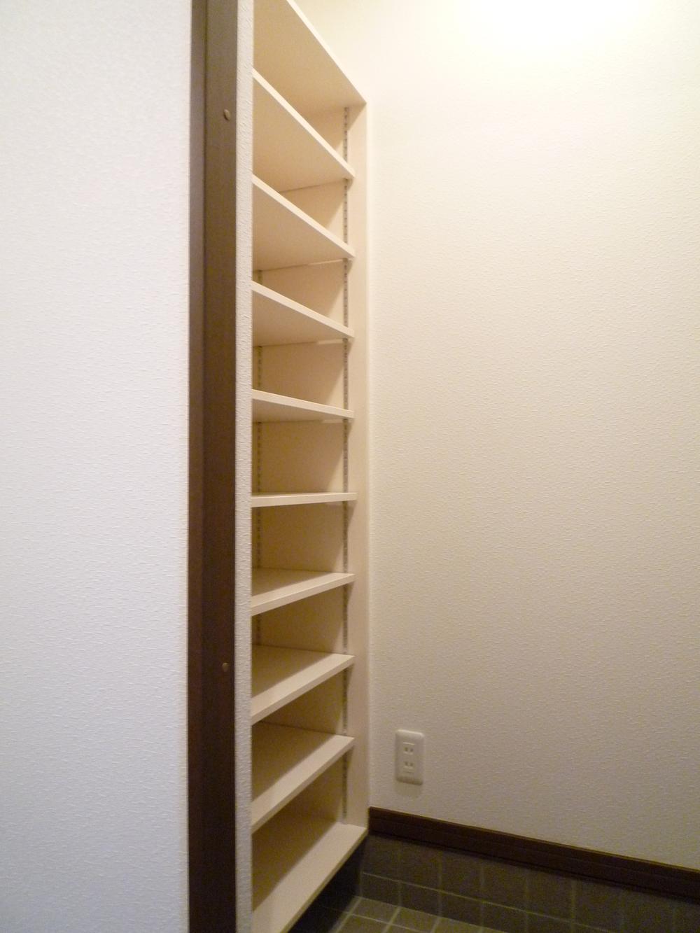 Receipt. Convenient shoes cloak the storage in the front door