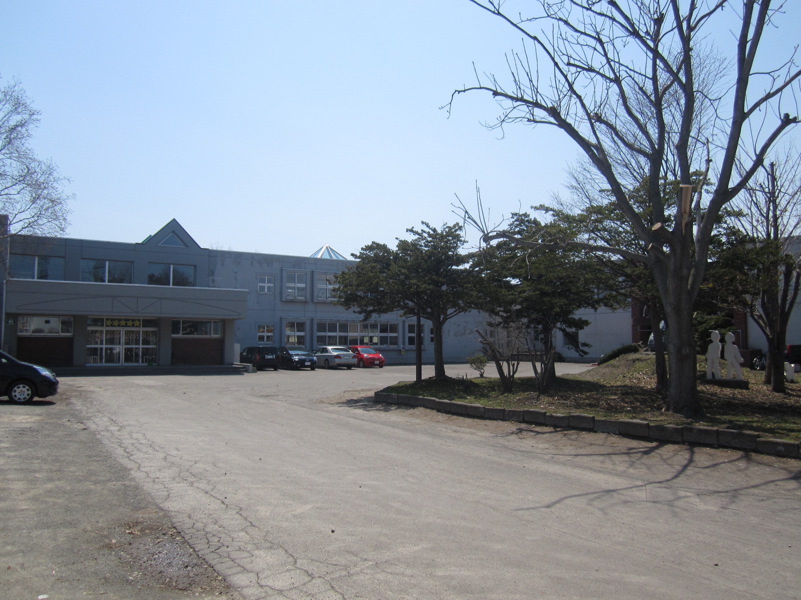 Primary school. 215m to Ebetsu Municipal Tsuishikari elementary school (elementary school)