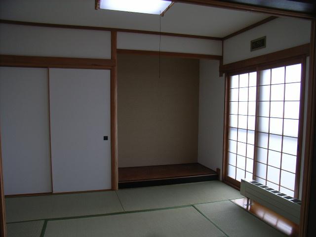 Non-living room. Yang per well of living More of the Japanese-style room