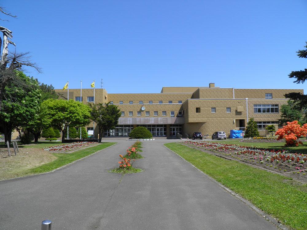 Junior high school. Eniwa Municipal Megumino until junior high school 1890m