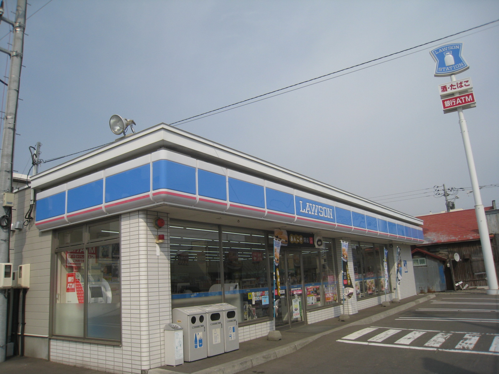 Convenience store. 527m until Lawson Hakodate Hitomi-cho store (convenience store)