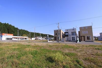 Other Environmental Photo. Along the 500m national road to subdivision "Grand Bleu Tokura", Subdivision There is another