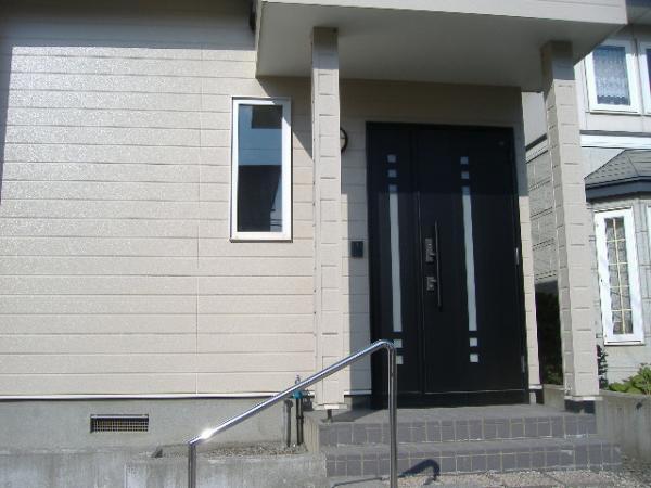 Entrance. Southeast entrance