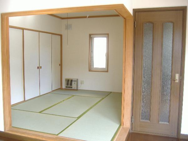 Non-living room. 6-mat Japanese-style closet enhancement
