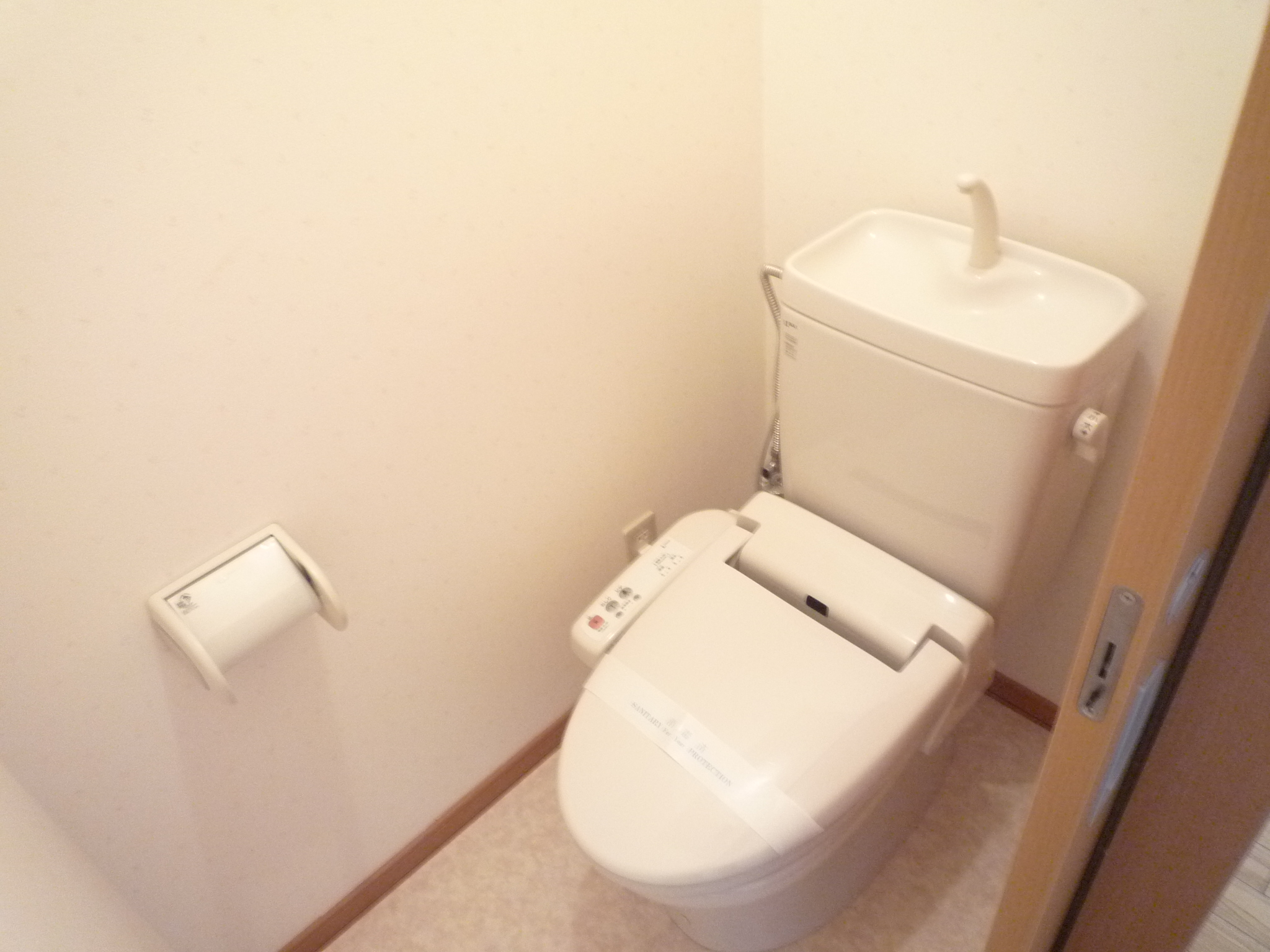 Toilet. Washlet is with (^ 0 ^) / 