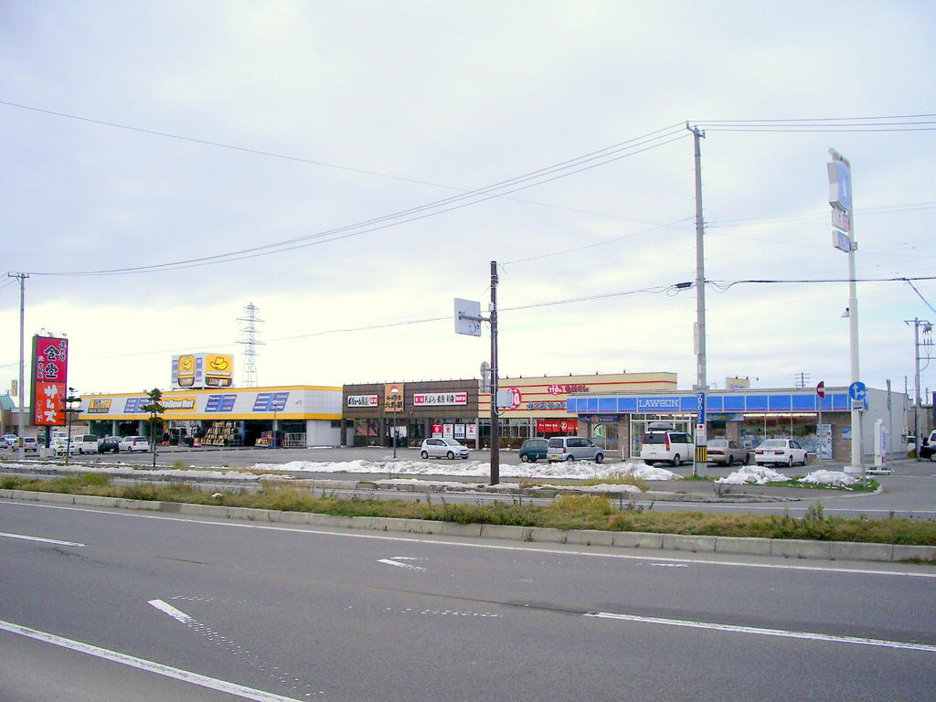 Convenience store. Lawson Hakodate new road shop until the (convenience store) 697m