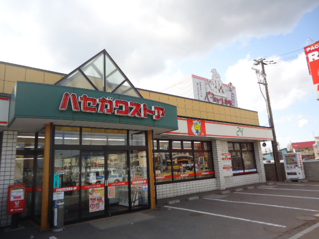 Convenience store. 401m until Hasegawa Store Showa store (convenience store)