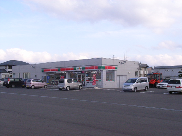 Convenience store. Thanks Hakodate Mihara shop until the (convenience store) 335m