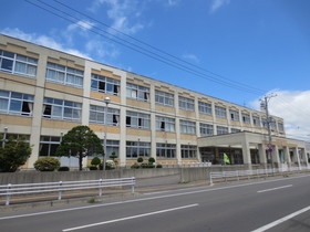 Junior high school. 300m to Hakodate City Hakodate Yukawa junior high school (junior high school)